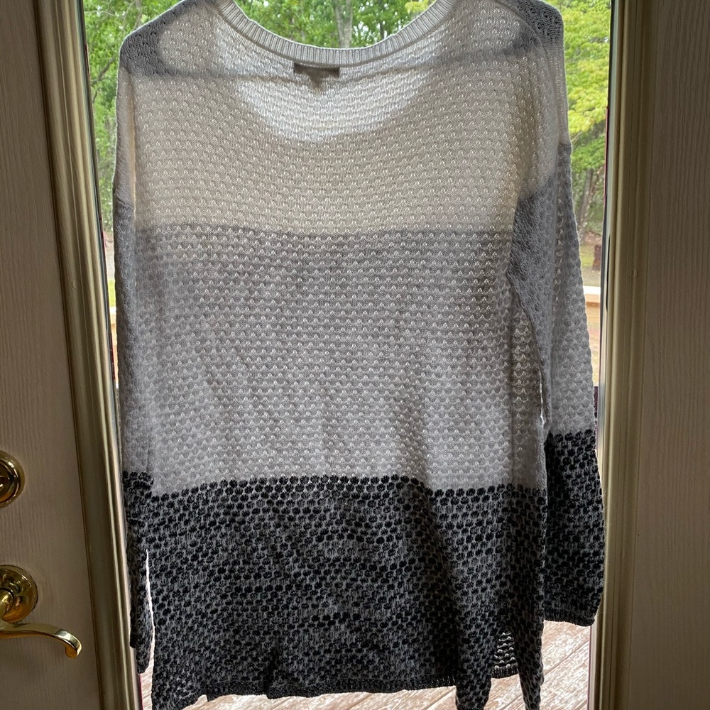 Women’s Sweater Size Small - Picture 2 of 3